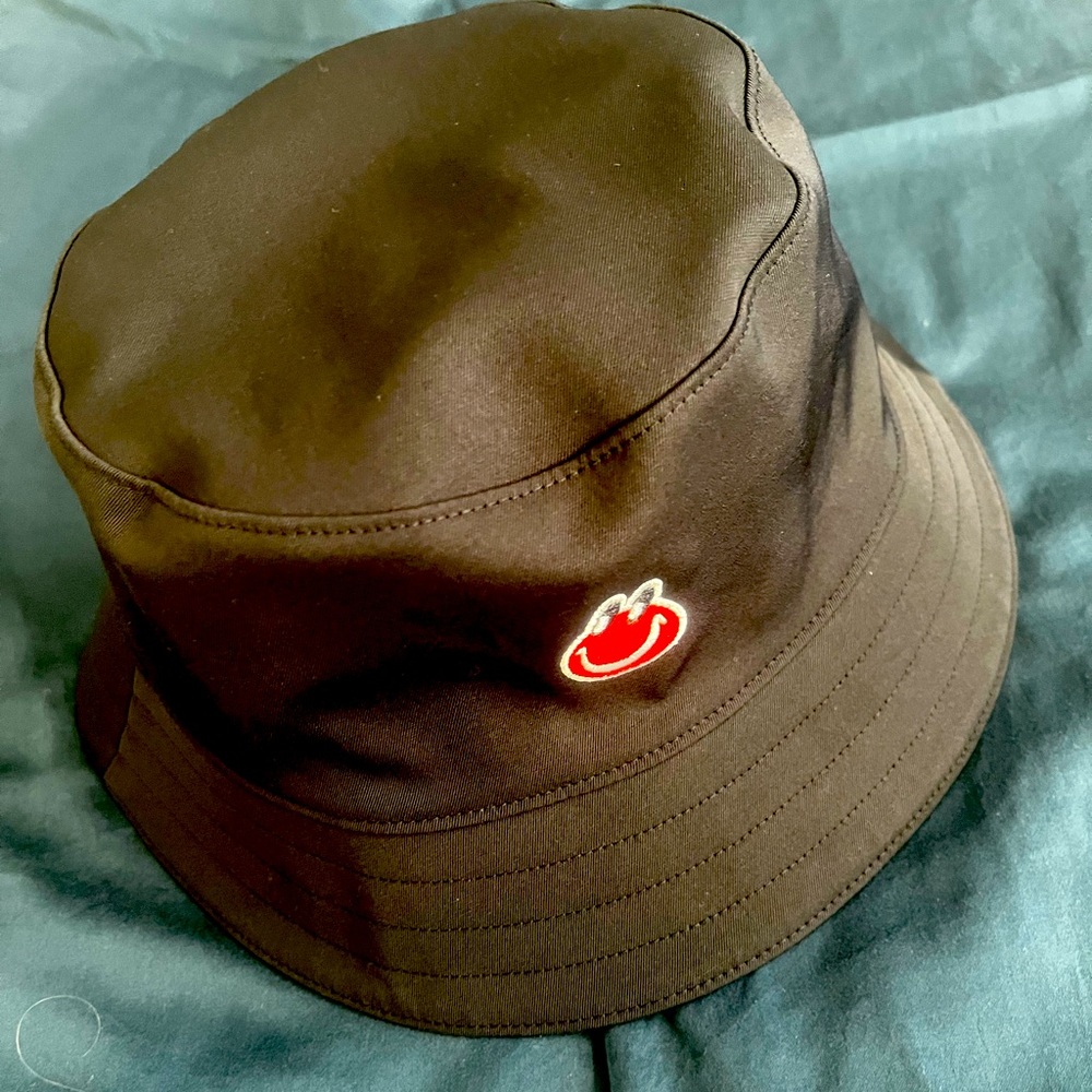 Lululemon Both Ways Bucket Hat. Reversible black and blue